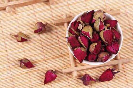 月季花泡水喝有什么作用