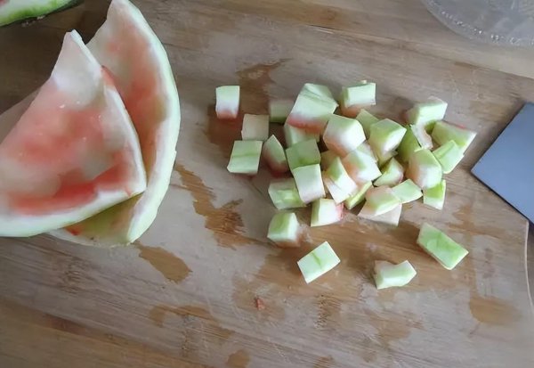 西瓜皮可以制作花肥吗