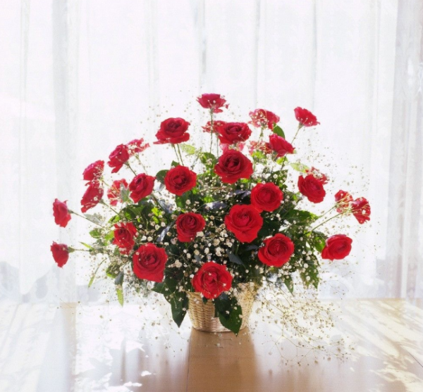 鲜花插花瓶里怎么保鲜