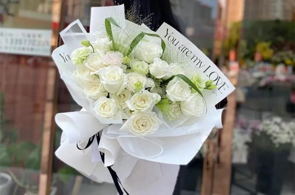 白玫瑰寓意及花语