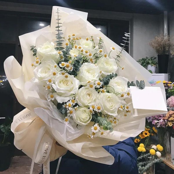 白玫瑰寓意及花语