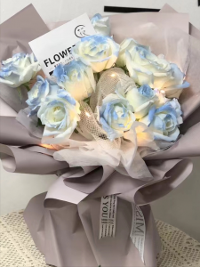 碎冰蓝适合送什么人 浅谈碎冰蓝玫瑰的花语