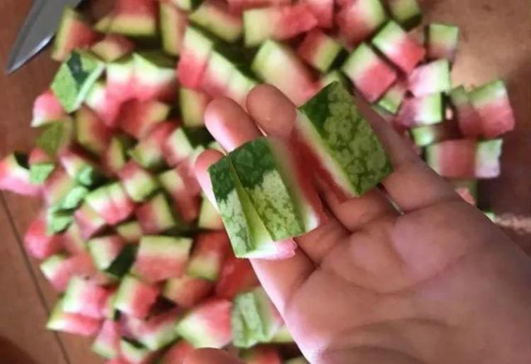 杜鹃花的正确浇水方法