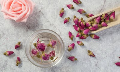 玫瑰喜水吗 玫瑰适合浇水吗？