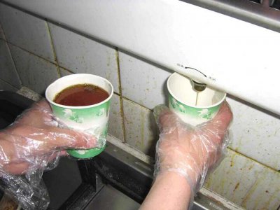 抽油烟机油可以浇花吗 抽油烟机油可否用来浇花？