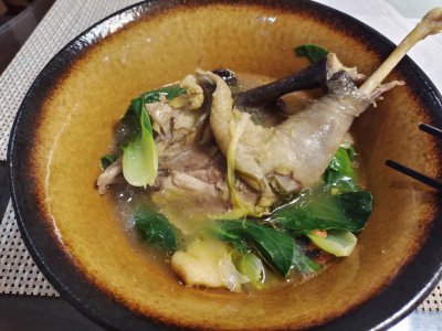 鸡汤能浇花吗 能否用鸡汤浇花？
鸡汤适合浇花吗？