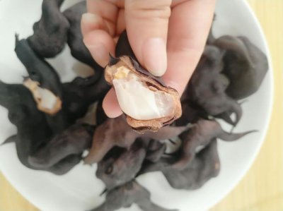 老菱角煮熟后如何轻松剥壳 老菱角煮熟后简单剥皮技巧