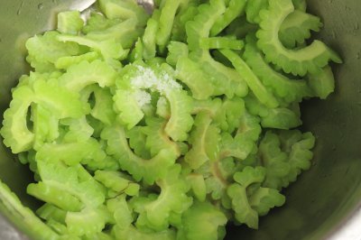 苦瓜怎么去苦味儿 怎样去除苦瓜的苦味？