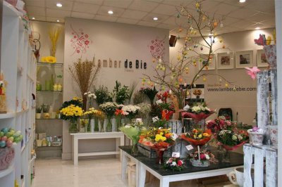 开个鲜花店投资大概多少钱 开花店去哪里学技术